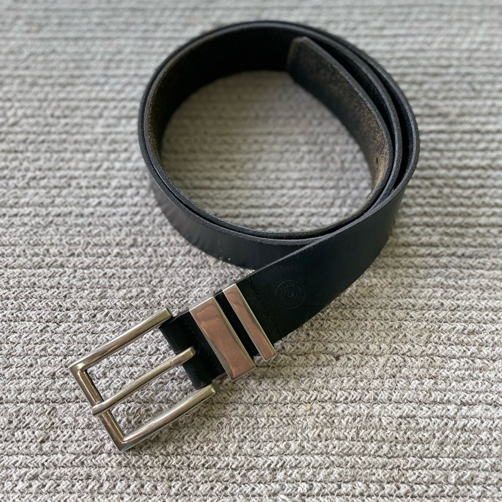 Levi’s Black Leather Belt with Silver Buckle Size 40 Waist